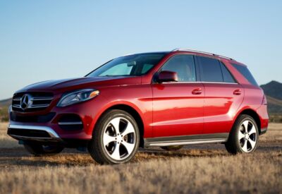 Front angle shot of the Mercedes Benz GLE-Class vehicle with a blue sky background