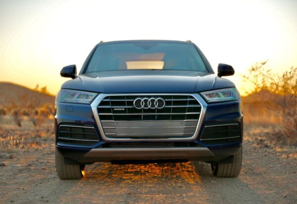 Frontal grill shot of the Audi Q5 from High Flying Rentals.