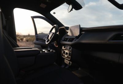 Close up shot of the Chevrolet Suburban driver's side steering column.