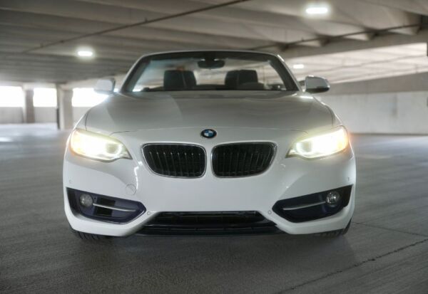 front facing hero shot of the BMW 2-Series Convertible